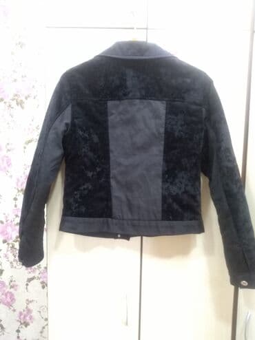 винтажные одежды: Продается молодежная женская демисезонная куртка.С бархатными — 2