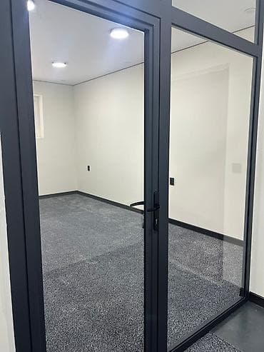 офис цокольный этаж: Аренда офисов, 67 м², В жилом комплексе, С отдельным сан узлом — 5