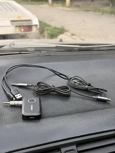 Bluetooth‑приёмник для автомобиля UGREEN с AUX 3,5 мм Комплект: -