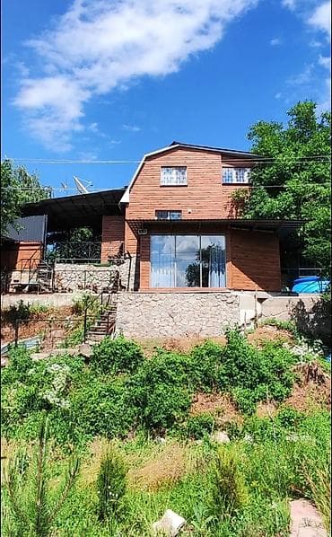 черная речка: 🏡 Продается уютный дом у реки Аламедин! . 💰 Цена: 275 000 сом. 📍 — 1
