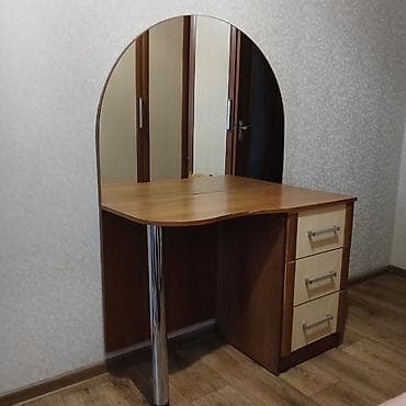 Туалетный столик, Б/у, С зеркалом, цвет - Коричневый, ЛДСП