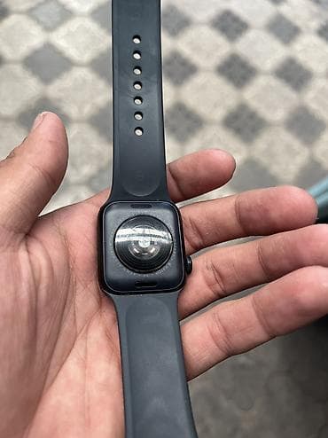 Смарт‑часы в стиле Apple Watch с прямоугольным экраном и черным — 3