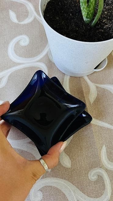 Элегантные блюдца из стекла темно-синего цвета, выполненная в форме — 3