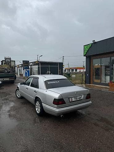 mers e124: Mercedes-Benz W124: 1992 г., 2.2 л, Механика, Бензин, Седан — 2