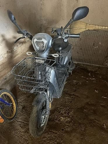 r13 17570: Электроскутер с передней корзиной - Компактный городской — 2