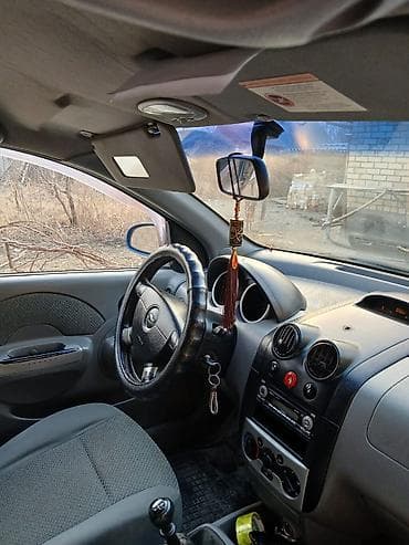 Транспорт: Chevrolet Aveo: 2004 г., Механика, Бензин, Хетчбек — 3