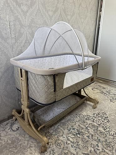 small table: Детская приставная кроватка, Б/у, С колесиками, цвет - Бежевый — 4