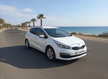 бу чехол: Kia Ceed: 2018 г., 1.4 л, Автомат, Бензиновая, Хэтчбэк — 2