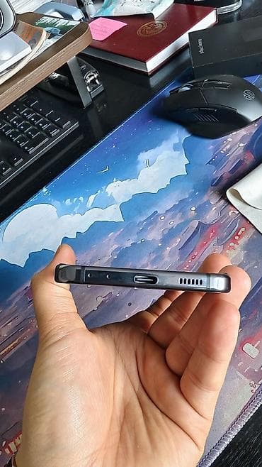 раскладной самсунг: Смартфон‑раскладушка с гибким внутренним дисплеем и внешней панелью — 3