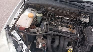 Ford Focus: 2002 г., 1.6 л, Кол менен иштөөчү, Бензин, Хетчбек — 8