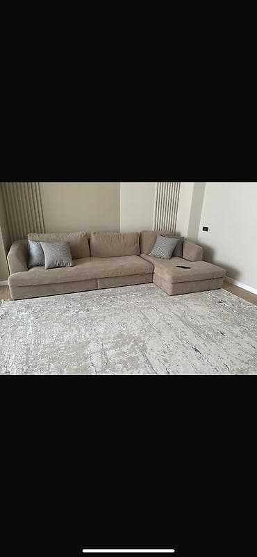 coffee table: Угловой диван, C подушками, Трехместный — 1