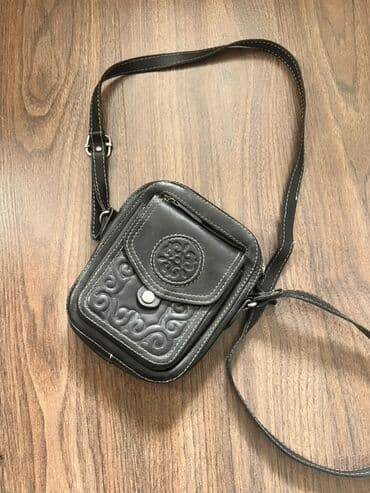 маленькая спортивная сумка: Небольшая кожаная сумка через плечо (кросс-боди). - Материал: 100 — 1