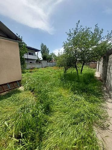 сдаю времянку ак орго: 🏡 Продаётся участок с времянкой в Ак-Орго 📍 Ул. Ай— выше Ахунбаева — 2