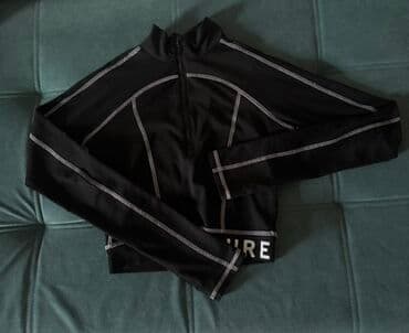 брендовые свитшоты: Укороченный женский топ черного цвета с длинными рукавами и — 2