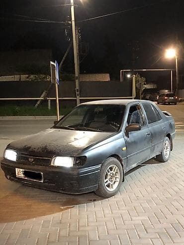 Nissan Sunny: 1993 г., 1.5 л, Механика, Бензин, Седан
