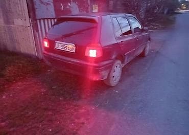 x 7: Volkswagen Golf: 1993 г., Механика, Хэтчбэк — 4