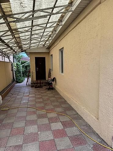 село боконбаева: Сдаётся уютный дом в аренду 🏡 В доме: — 2 комнаты — кухня — ванная — 2