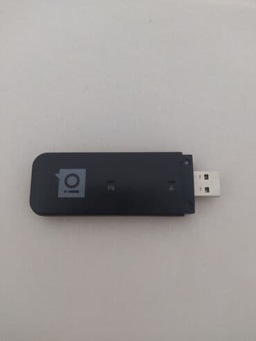 ремонт флешки: Портативный USB-модем черного цвета с матовой поверхностью, оснащенный — 1
