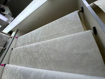 абой рулон: Обои с тисненым цветочным узором в светлых тонах. Представлены в — 1