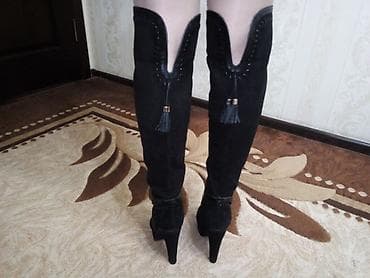 Продаю новые очень эффектные ботфорты деми. Натуральная кожа, размер