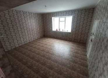 Гаражи: Продаётся жилой дом с просторными комнатами и большим участком, а — 10