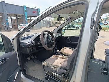 мэри: Mercedes-Benz Vaneo: 2004 г., 1.6 л, Механика, Бензин, Минивэн — 10