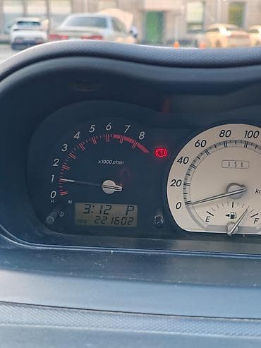 byd e1: Toyota Ist: 2003 г., 1.3 л, Автомат, Бензин, Хэтчбэк — 6