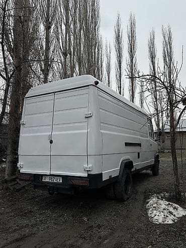 Унаа сатуу: Mercedes-Benz : 1992 г., 4 л, Кол менен иштөөчү, Дизель, Van — 3