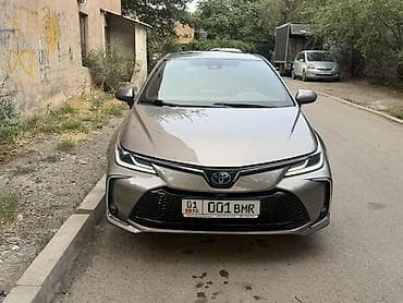 Toyota Corolla: 2021 г., 1.8 л, Вариатор, Гибрид, Седан