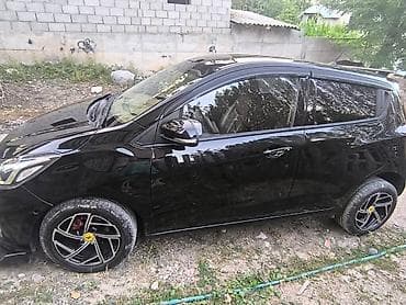 авто стенд: Chevrolet Spark: 2019 г., Хэтчбэк — 4