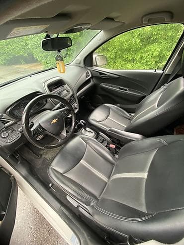 Транспорт: Chevrolet Spark: 2019 г., 1 л, Автомат, Бензин, Хэтчбэк — 5