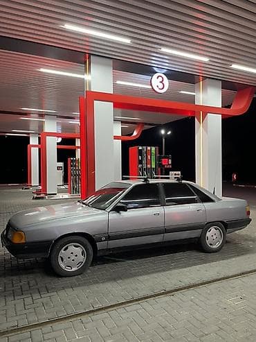 Audi 100: 1988 г., 2.3 л, Механика, Газ, Седан