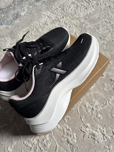черные кроссовки: Легкие летние кроссовки для бега и повседневной активности - Цвет — 4