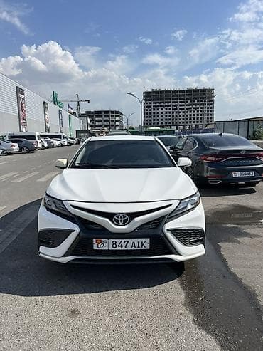 гибрид лабо: Toyota Camry: 2021 г., Гибрид, Седан — 1