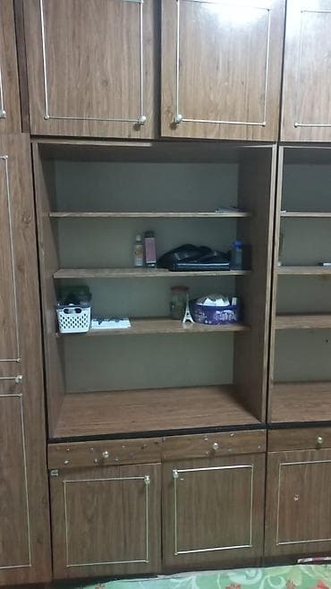 шкаф с полочками: Гарнитур для спальни/гостиной в едином стиле под дерево (ламинат с — 6