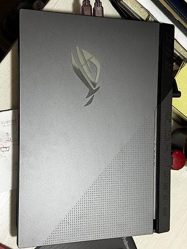 Игровой ноутбук ASUS ROG Strix (модель на экране: ROG Strix