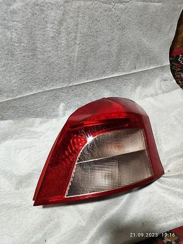 vitz: Комплект стоп-сигналов Toyota 2007 г., Б/у, Оригинал — 1
