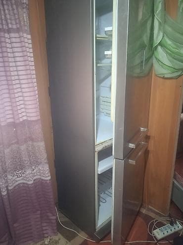 fridge: Холодильник двухкамерный, серебристый (нержавеющая/металлическая — 1