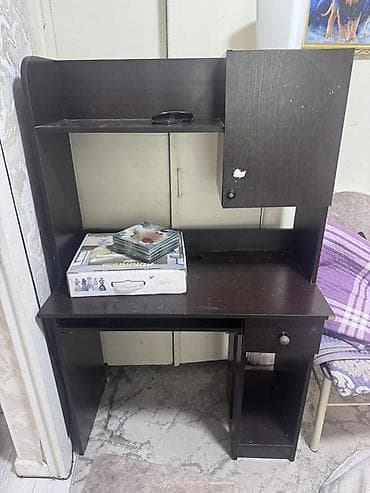 комютерный стол: Компьютерный стол, С полками — 1