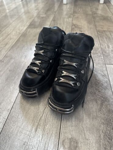 сегмент: Готические платформенные ботинки с металлическим декором - Цвет — 4