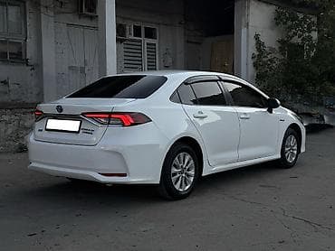 тае: Toyota Corolla: 2019 г., 1.8 л, Вариатор, Гибрид, Седан — 3