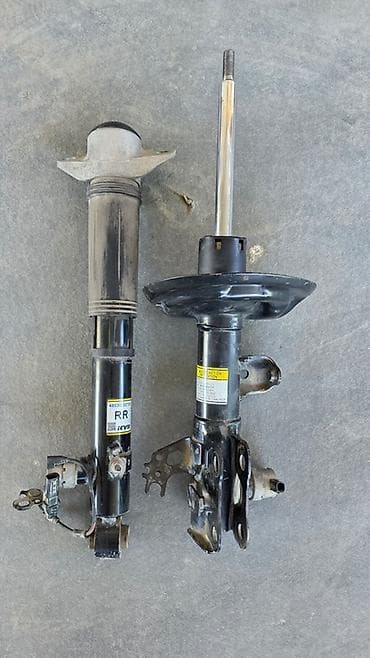 Автозапчасти: Передний амортизатор Toyota 2018 г., Б/у, Оригинал, Япония — 1