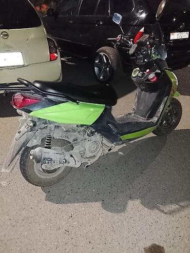 bmb 39: Скутер/мопед городского типа, ярко‑зелёный с чёрными элементами — 3