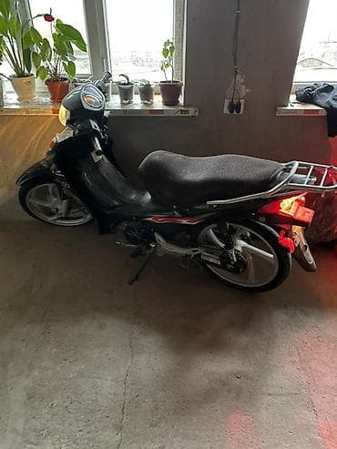 диски скутера: Скутер Suzuki (мопед-скутер класса 50–110 см³) Описание: - Компактный — 2