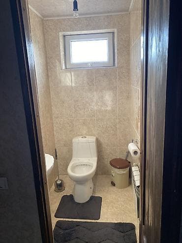 дома в ак орго: Продается частный дом в центре ж/м Ак-Орго. Участок 6 соток. Общий — 5