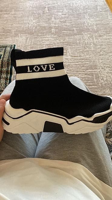 nike tech flecee: Кроссовки-носки черно-белые с надписью LOVE - Модель: кроссовки-носки — 1