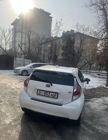 carplay android: Toyota Aqua: 2016 г., 1.5 л, Автомат, Гибрид, Хэтчбэк — 2