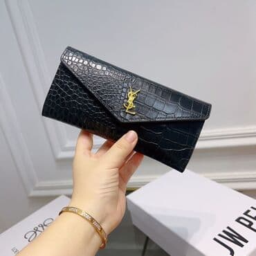 кошелёк бутун: Кошелек серый и голубой такого же вида 
Кошельки зеленый и черный — 6