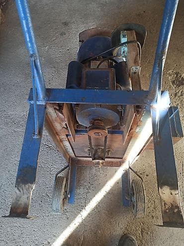 угольная дробилка: Продается дробилка сена! Работает от сети 220в. Дробящие лезвия — 2