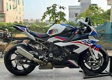 1000: Спортбайк BMW, 1000 куб. см, Бензин — 3